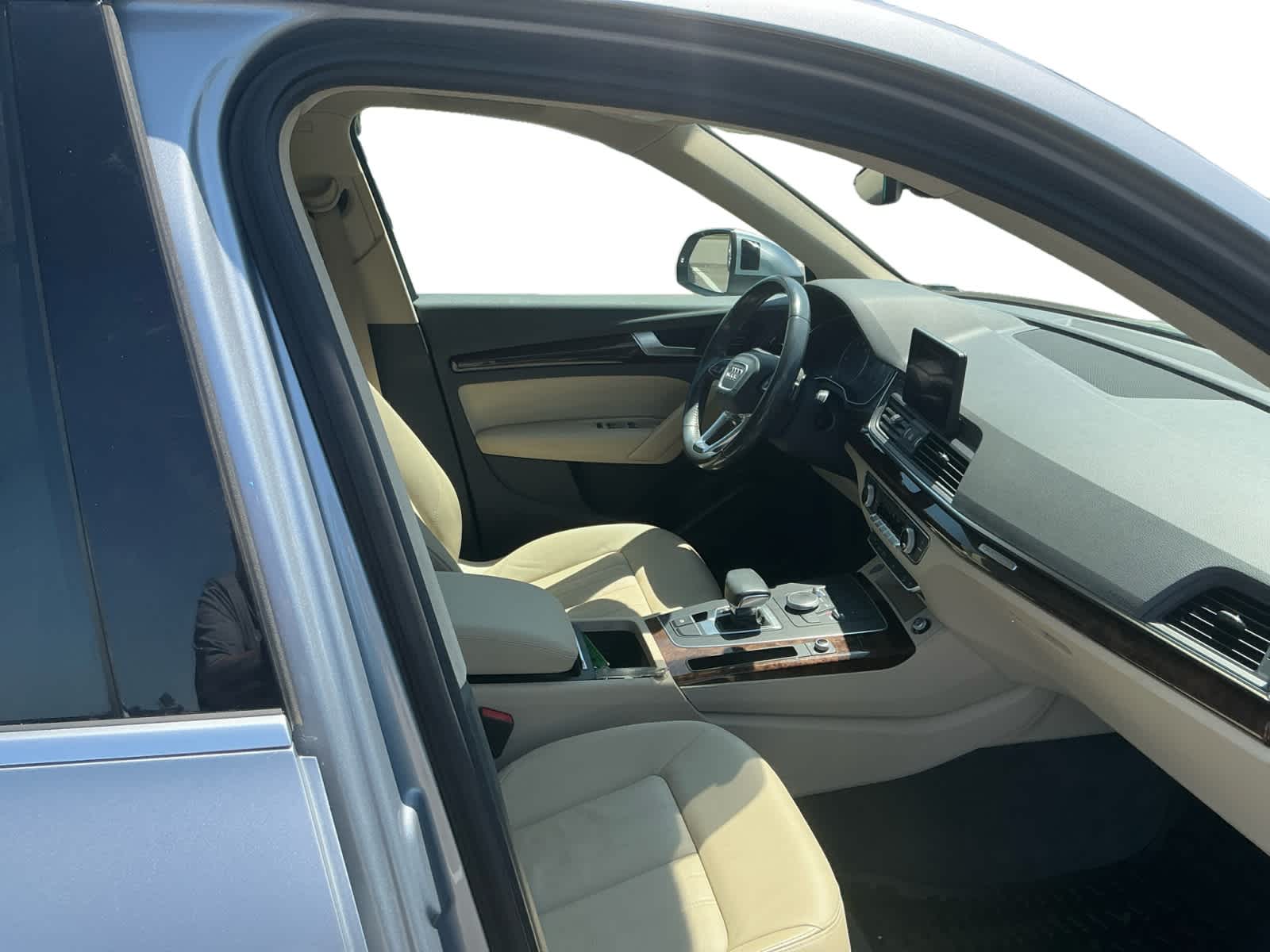 Vehicle image 16 of 27