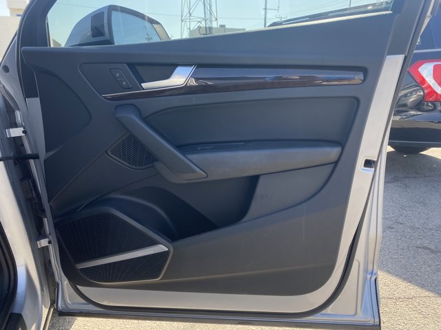 Vehicle image 22 of 26
