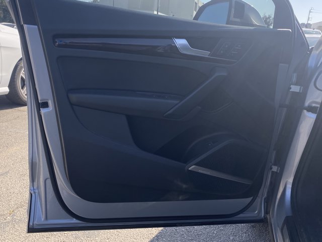 Vehicle image 9 of 26