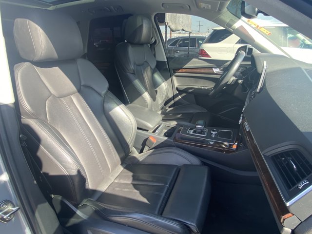 Vehicle image 23 of 26