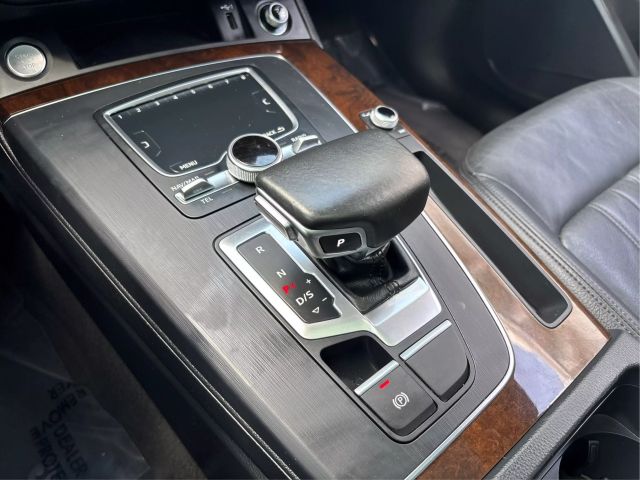 Vehicle image 24 of 43