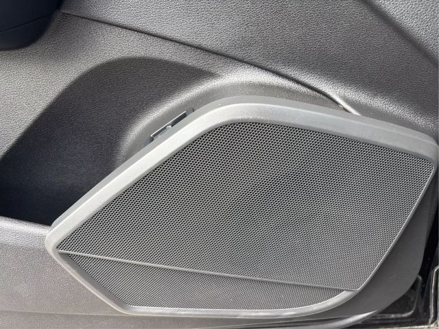 Vehicle image 29 of 43
