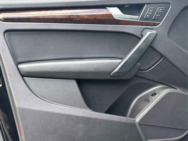 Vehicle image 26 of 43
