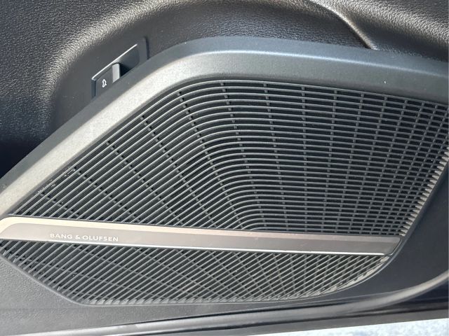 Vehicle image 43 of 47