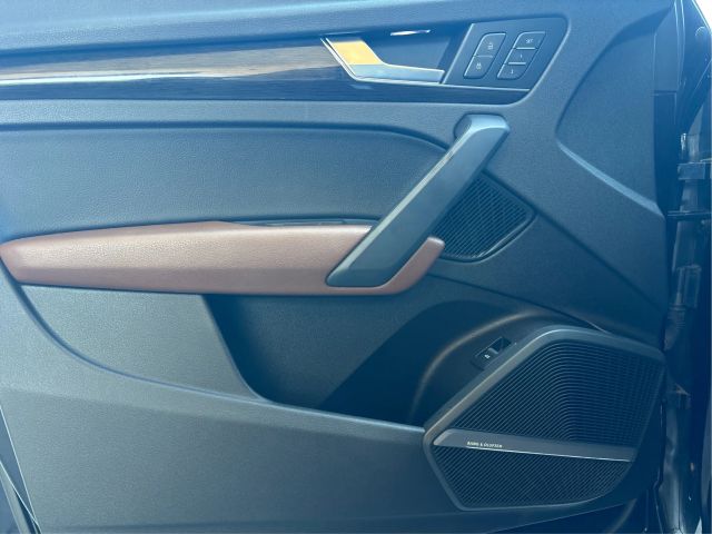Vehicle image 28 of 47