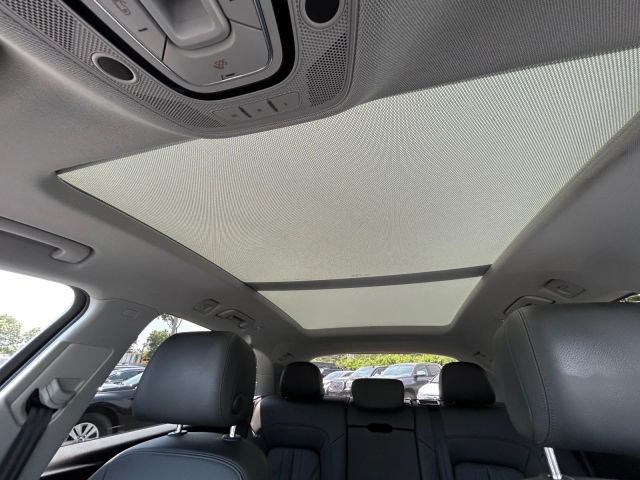 Vehicle image 21 of 23