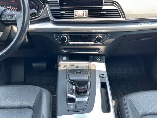Vehicle image 17 of 23