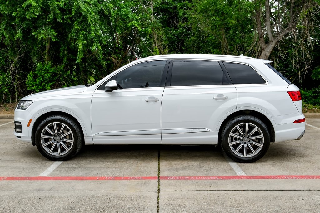 Vehicle image 9 of 61