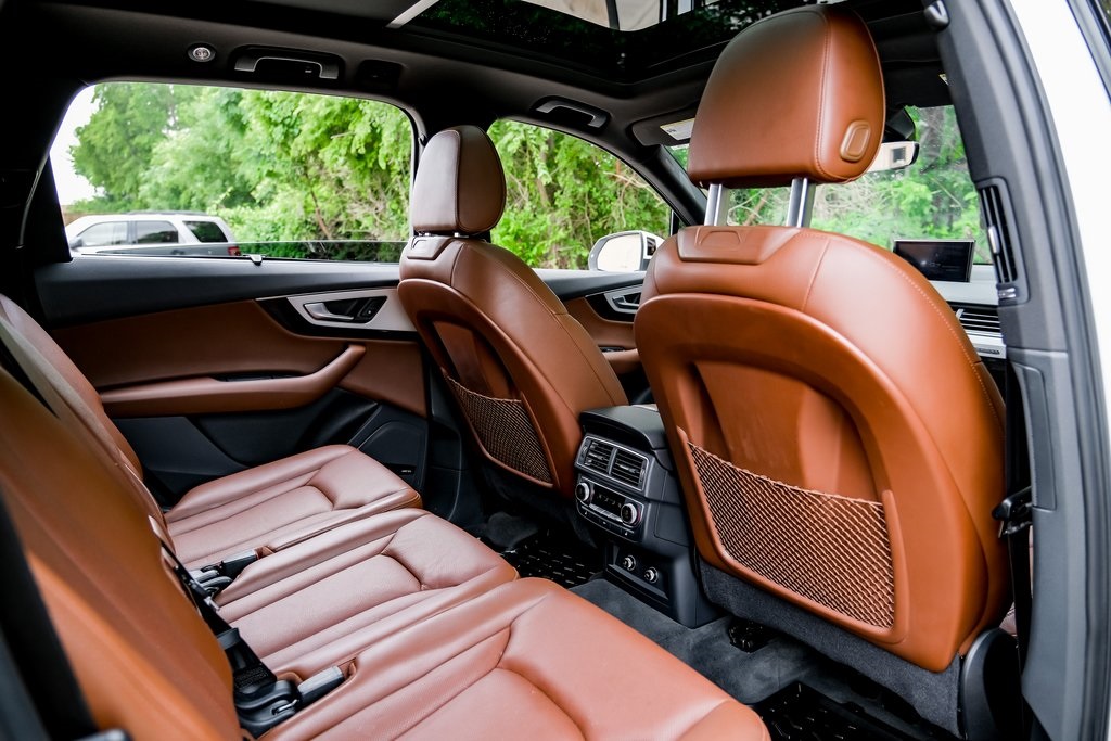 Vehicle image 38 of 61