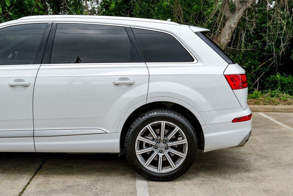 Vehicle image 11 of 61