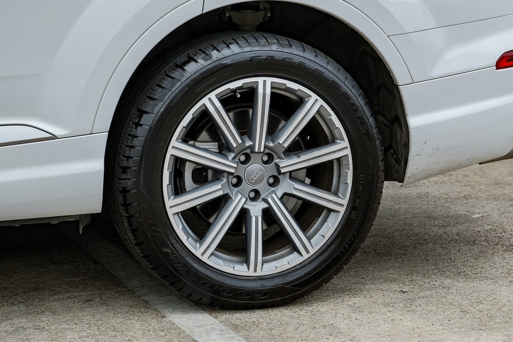 Vehicle image 60 of 61