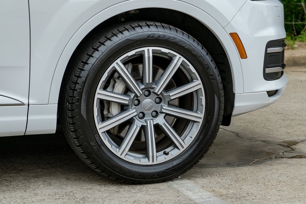 Vehicle image 58 of 61