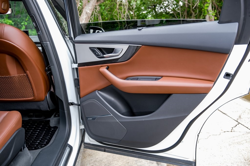 Vehicle image 48 of 61