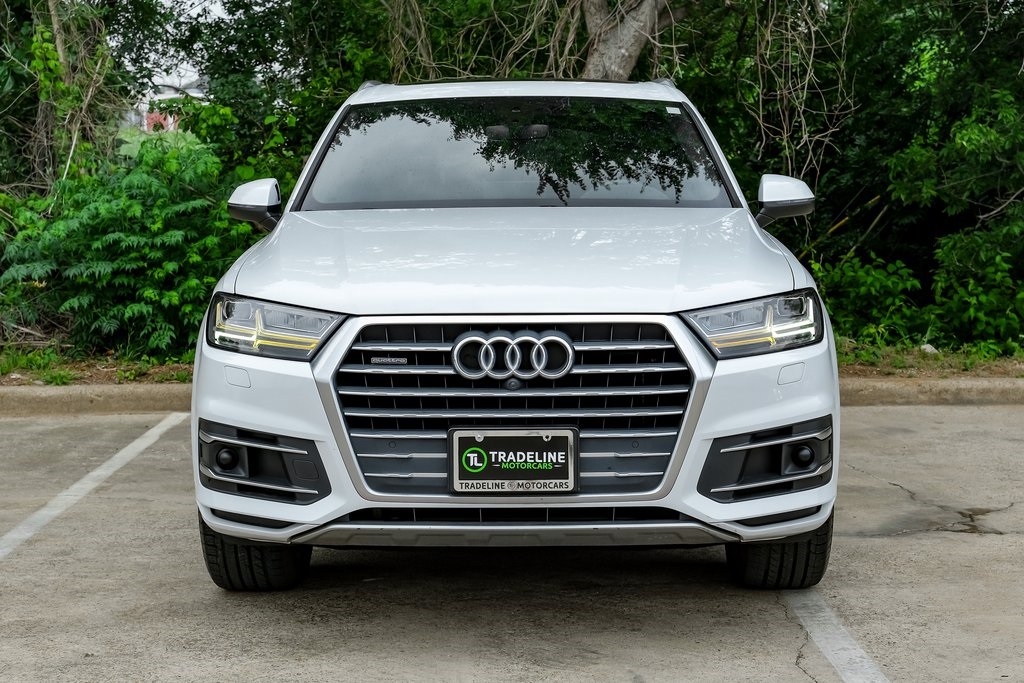 Vehicle image 2 of 61