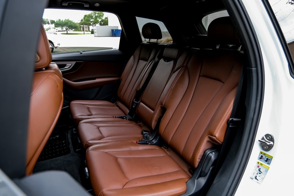 Vehicle image 41 of 61