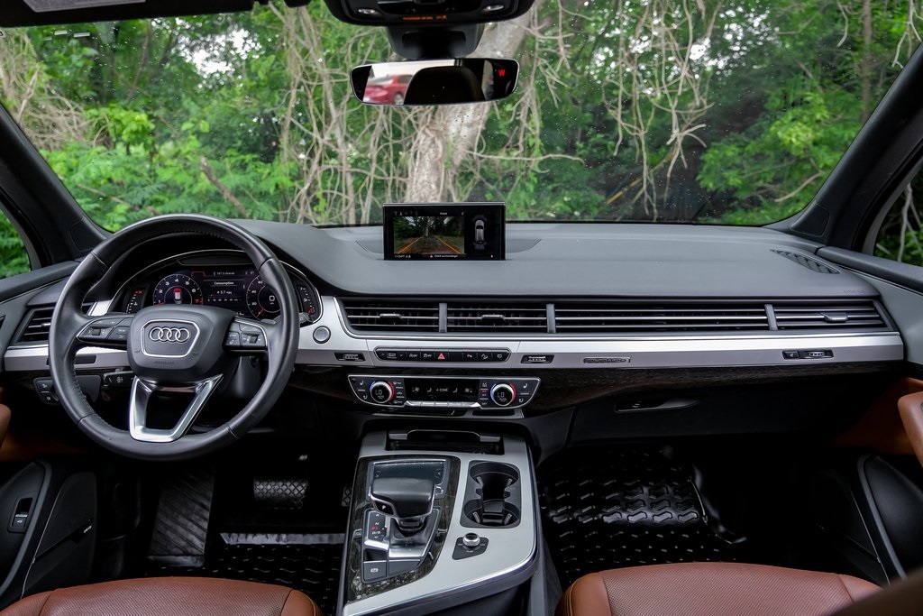 Vehicle image 17 of 61