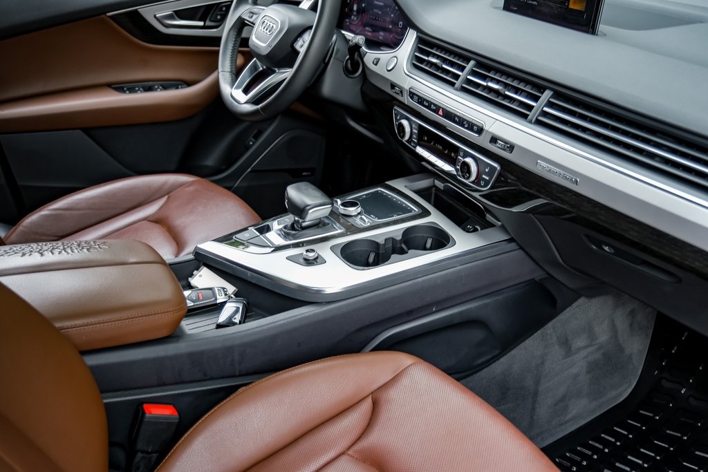 Vehicle image 27 of 61