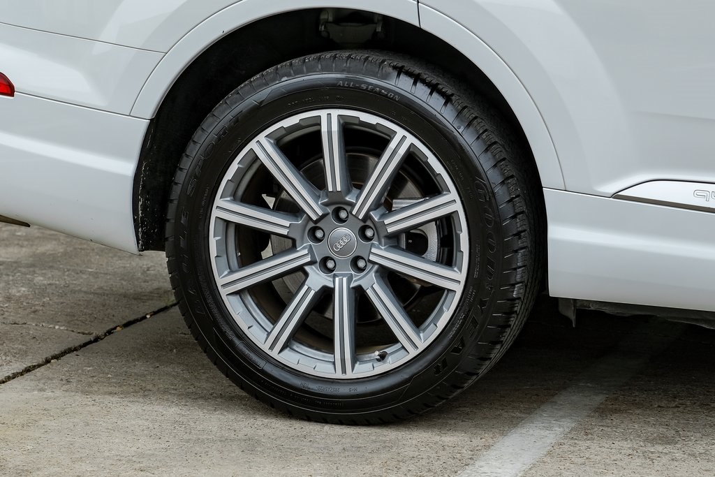 Vehicle image 57 of 61