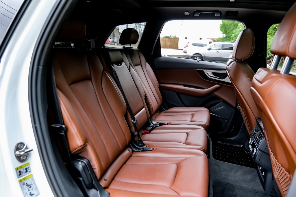 Vehicle image 37 of 61