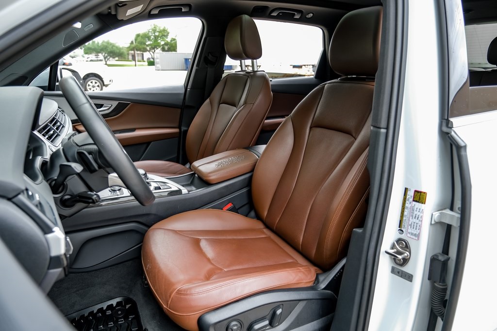 Vehicle image 13 of 61
