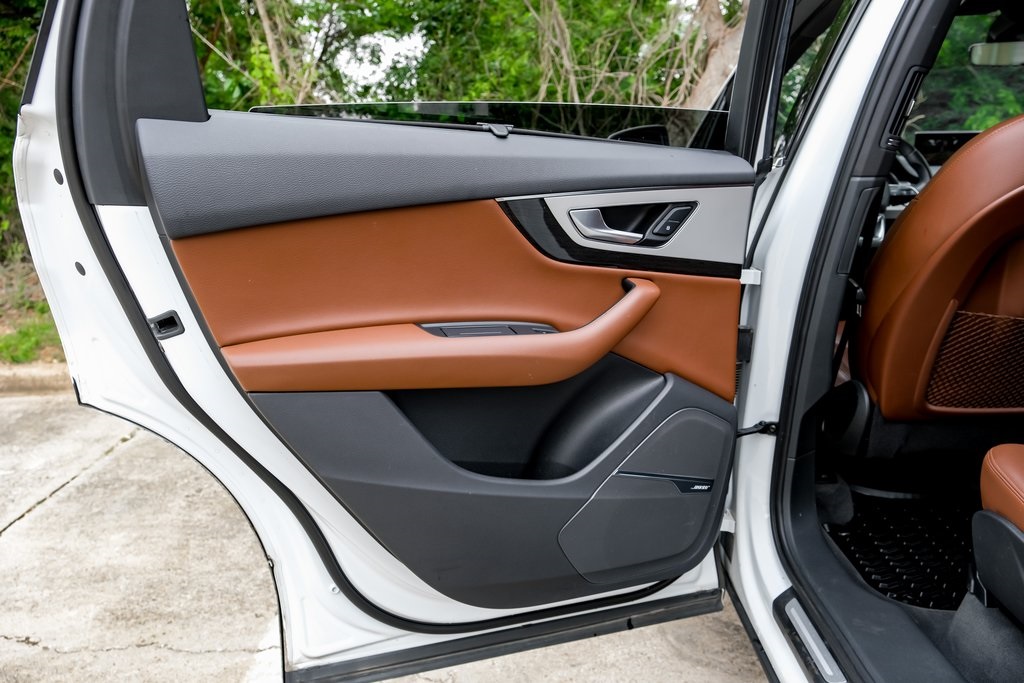 Vehicle image 47 of 61