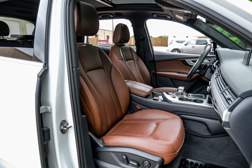 Vehicle image 36 of 61