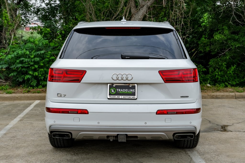 Vehicle image 7 of 61