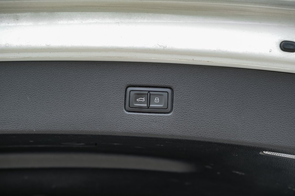 Vehicle image 56 of 61