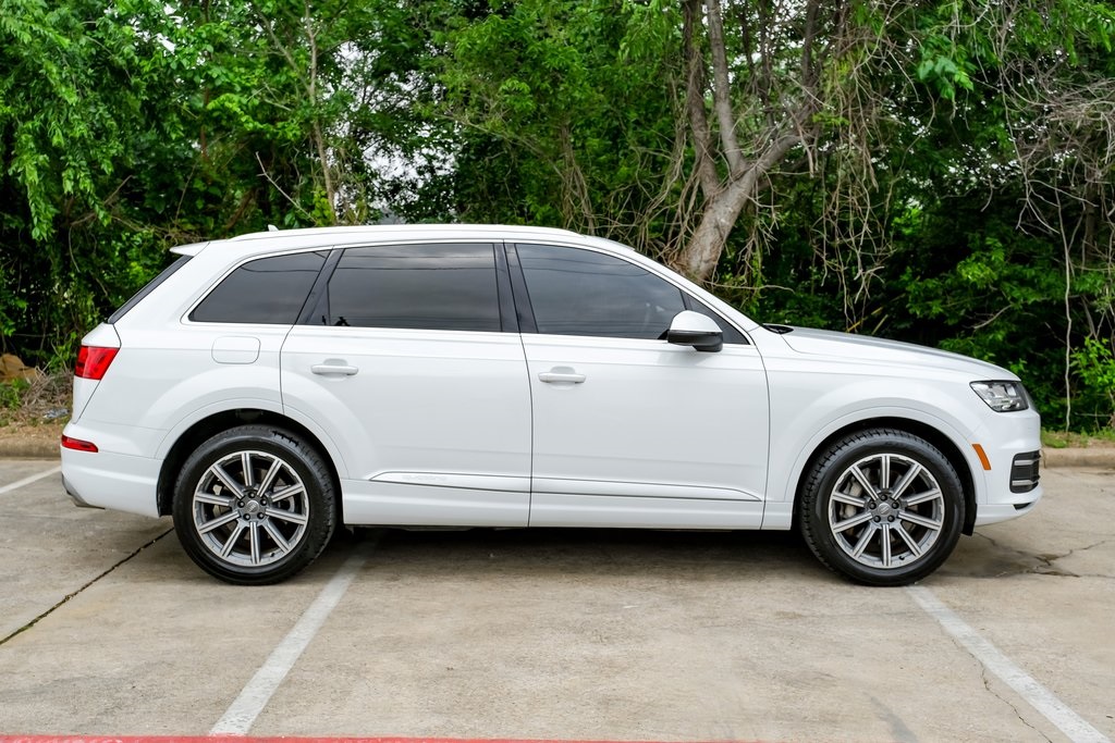 Vehicle image 5 of 61