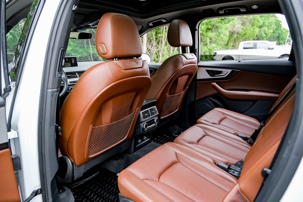 Vehicle image 40 of 61