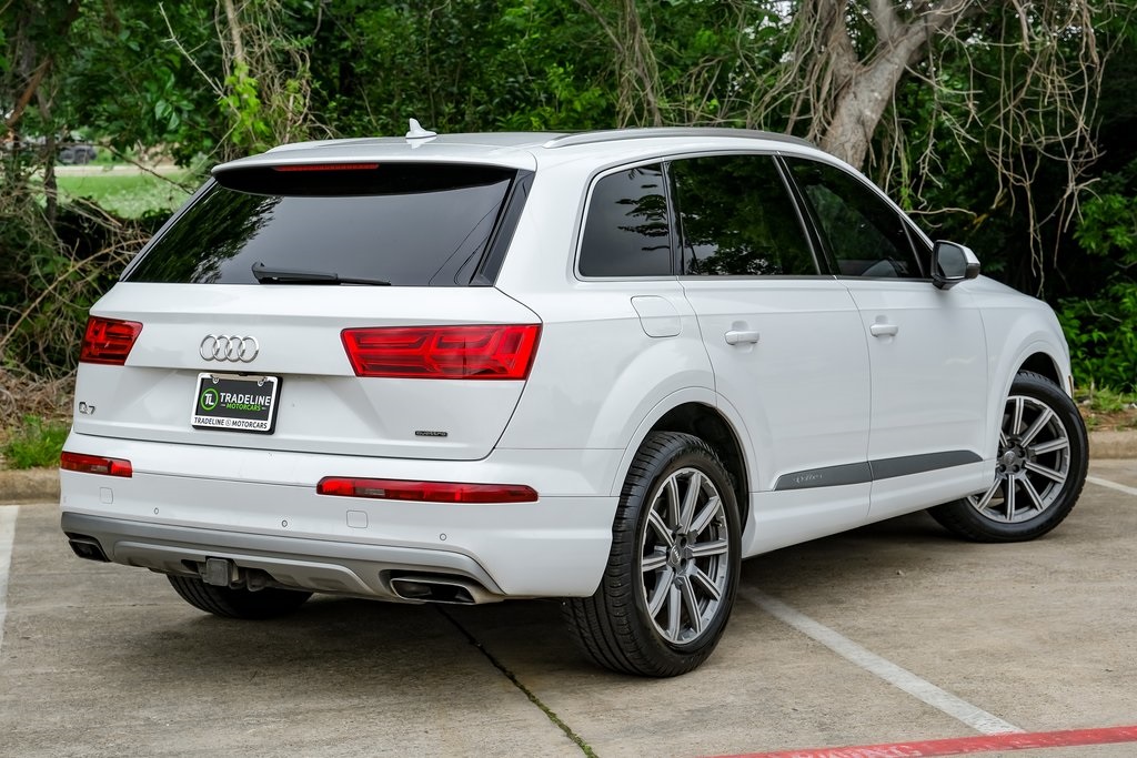 Vehicle image 6 of 61
