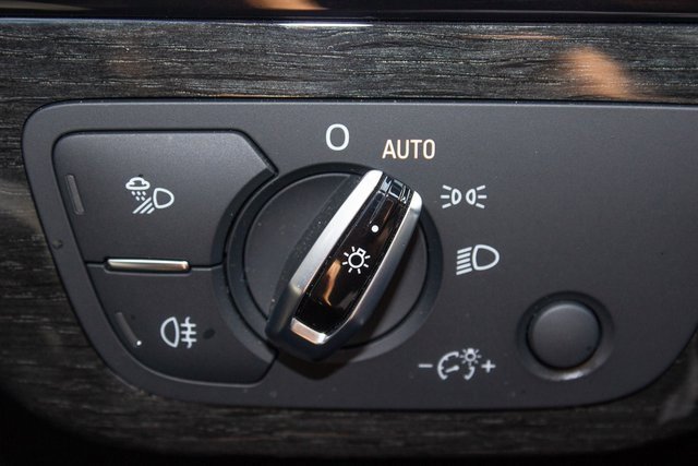 Vehicle image 32 of 36