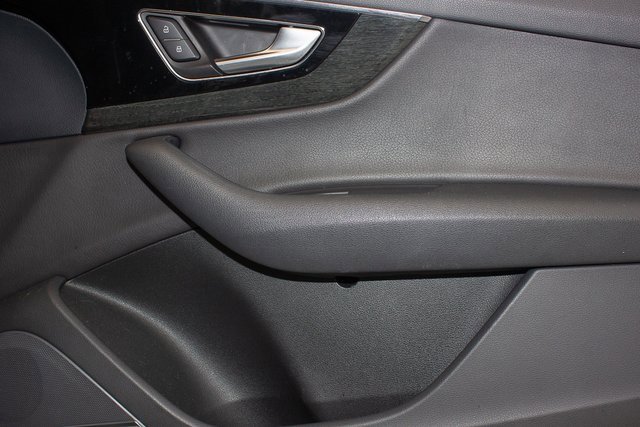 Vehicle image 31 of 36