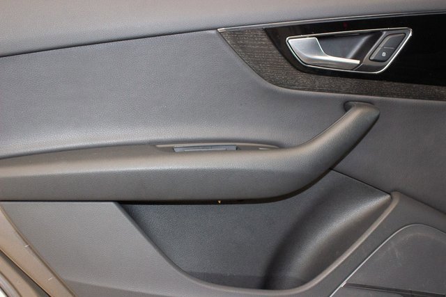 Vehicle image 21 of 36