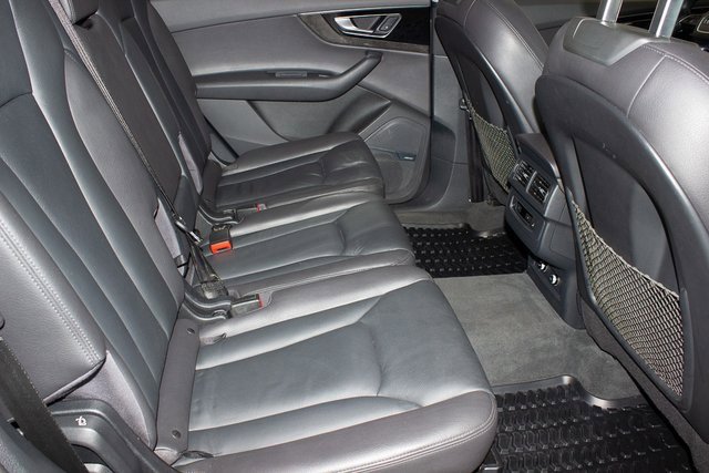 Vehicle image 10 of 36