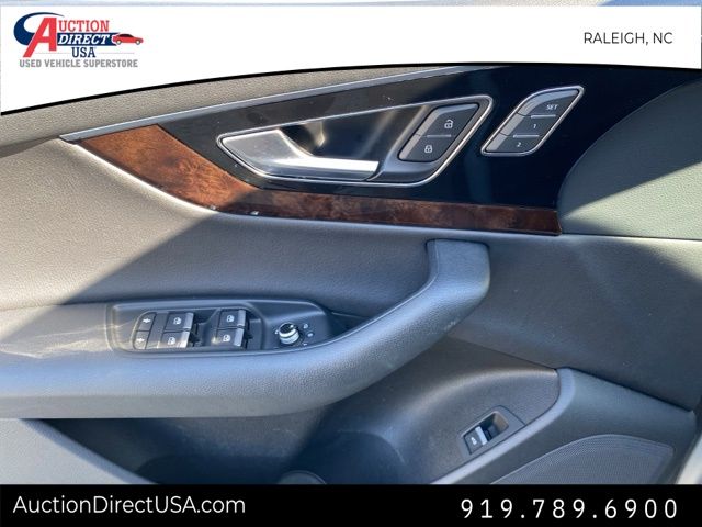 Vehicle image 22 of 36