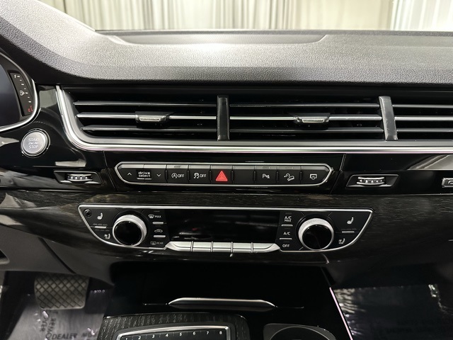 Vehicle image 16 of 34