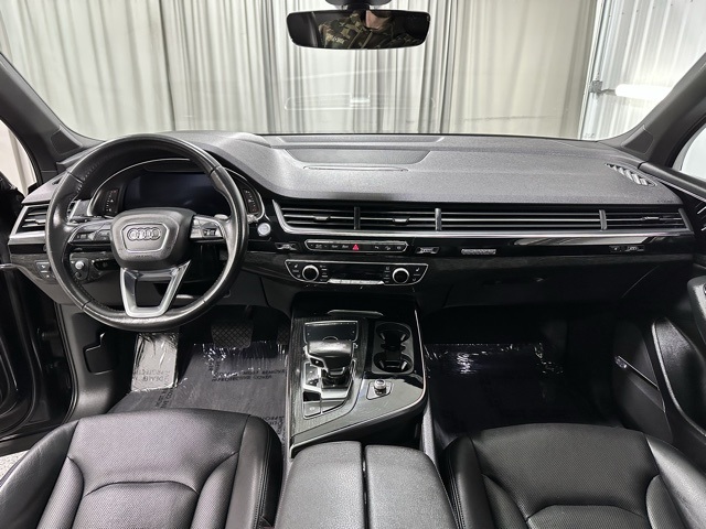 Vehicle image 14 of 34