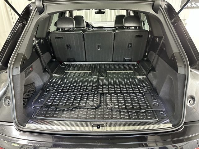 Vehicle image 9 of 34