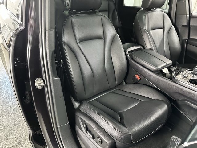 Vehicle image 27 of 34