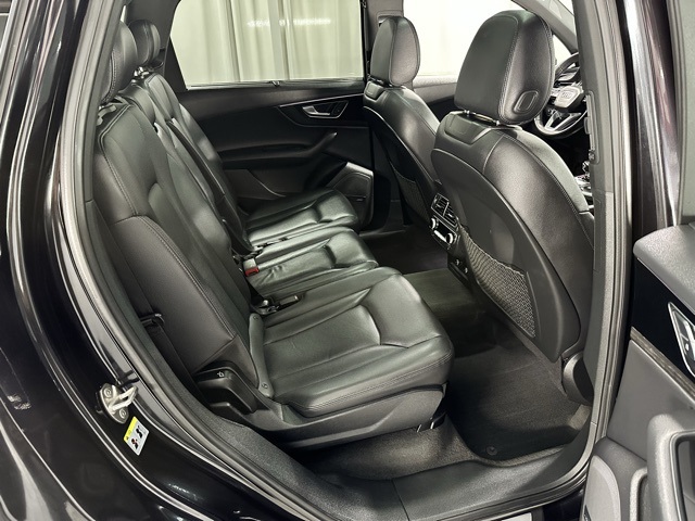 Vehicle image 8 of 34