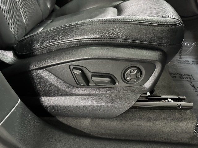 Vehicle image 28 of 34