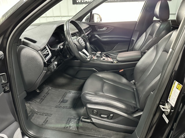 Vehicle image 13 of 34