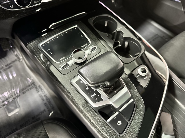 Vehicle image 18 of 34