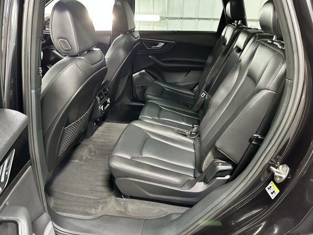 Vehicle image 11 of 34