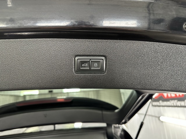 Vehicle image 10 of 34