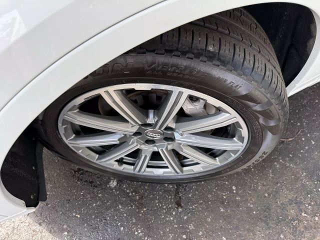 Vehicle image 18 of 55