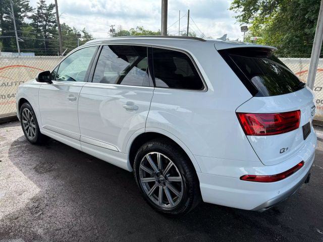 Vehicle image 10 of 55
