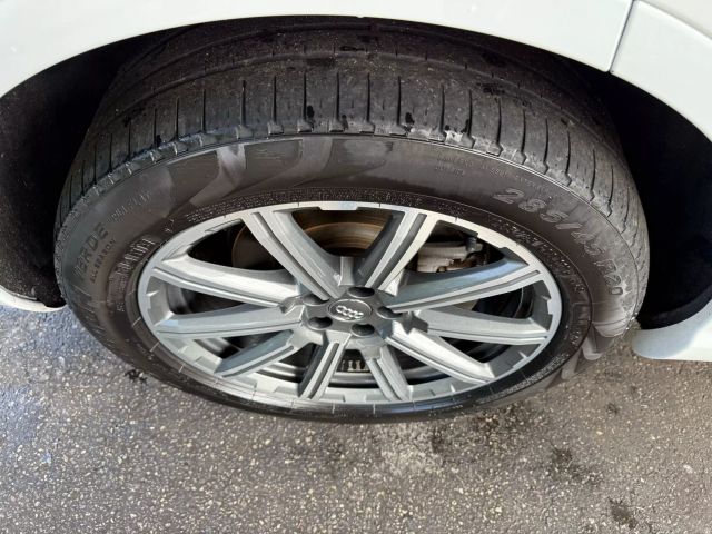 Vehicle image 17 of 55