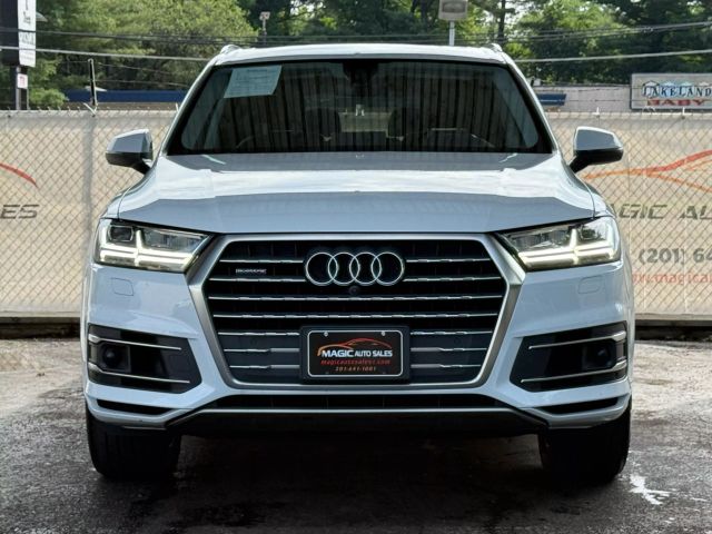Vehicle image 4 of 55